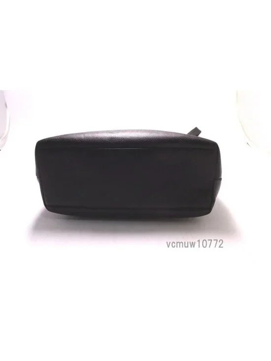 Chanel Caviar Leather Jumbo CC Logo Chain Shoulder Bag - Picture 3 of 9